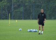 Coach Nova Arianto, Penyelamat Karier Pemain Lokal Timnas Indonesia?