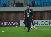Postingan Indra Sjafri usai Dicopot dari Pelatih Timnas Indonesia U-20: Ziarah ke Makam Ibu